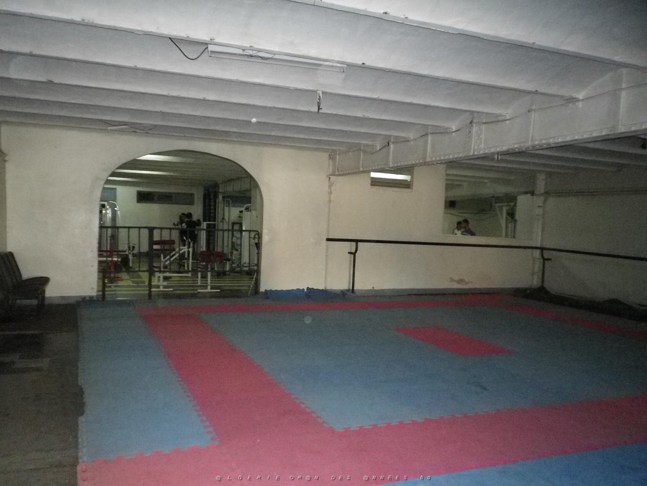 1545 salle de sports en dessous .JPG